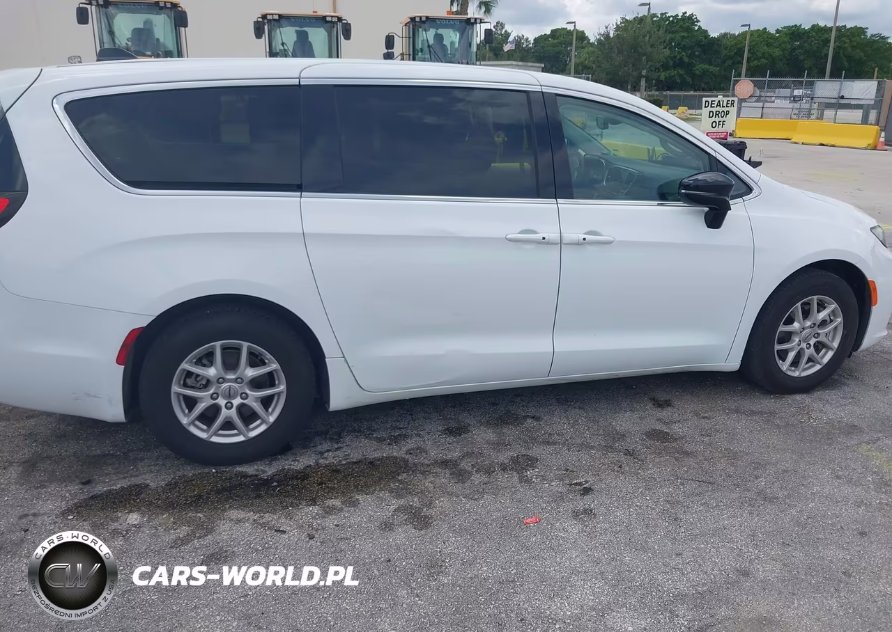 2024 Chrysler Pacifica Touring L VIN:2C4RC1BG8RR182225 - 6