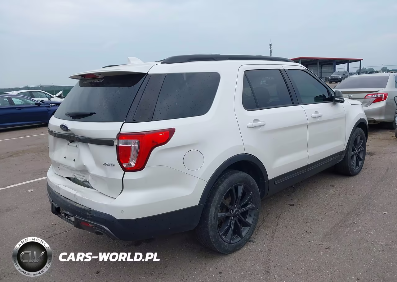 2017 Ford Explorer Xlt VIN:1FM5K8D80HGD52413 - 4