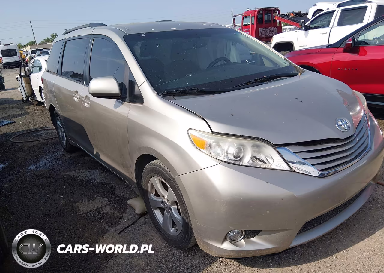 2015 Toyota Sienna Le 8 Passenger