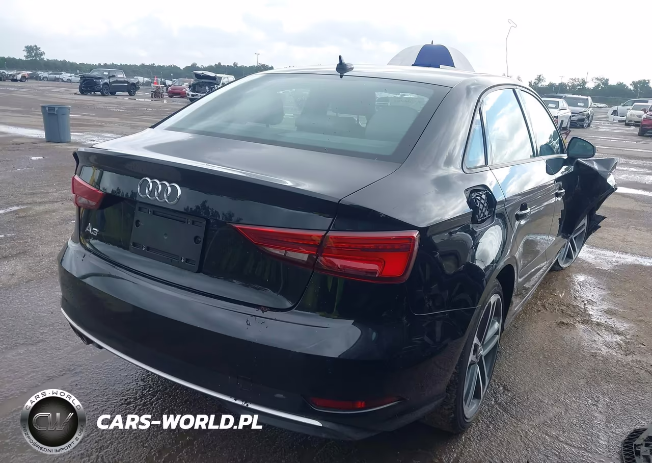 2018 Audi A3 2.0T Premium-2.0T Tech Premium VIN:WAUAUGFF5J1010755 - 4