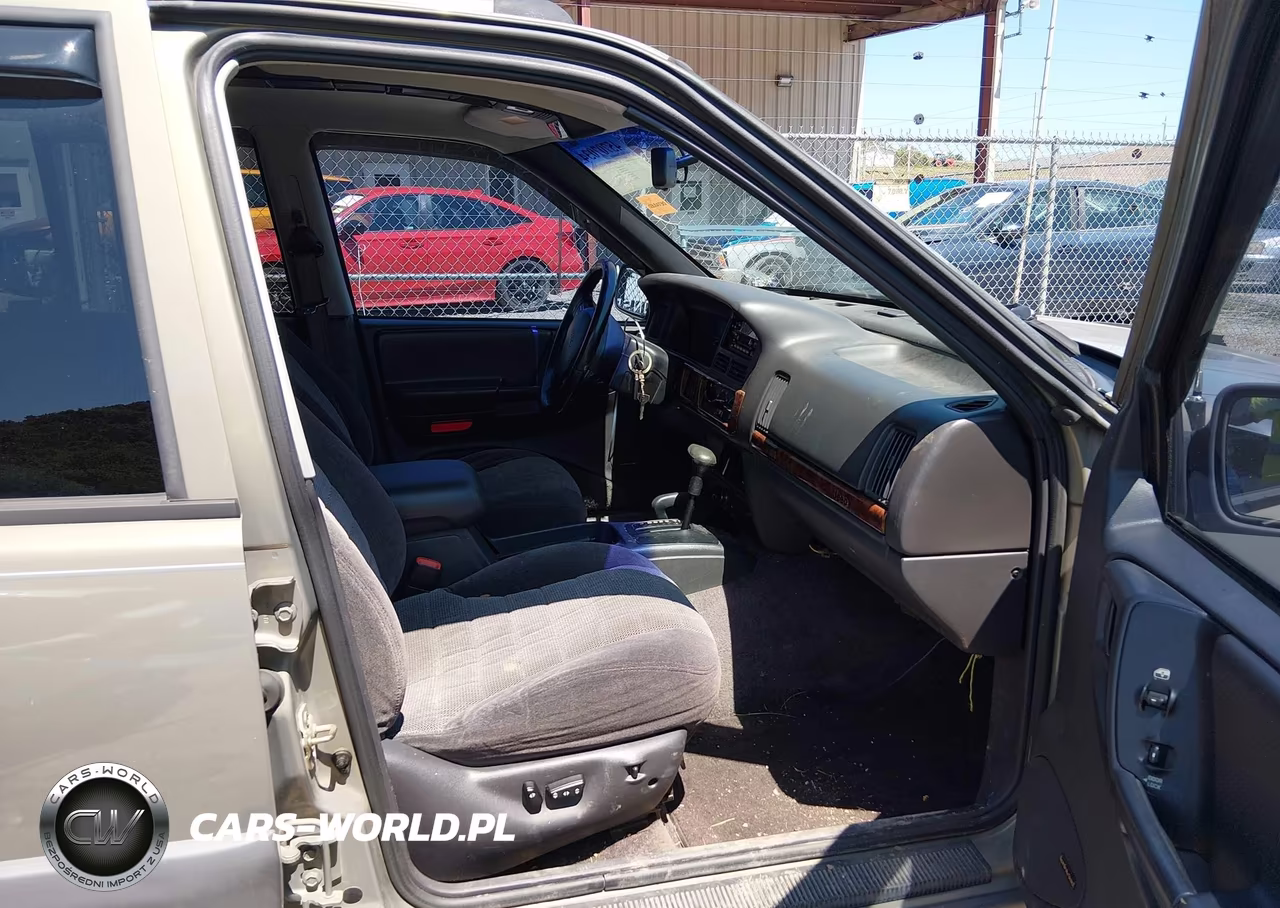 1996 Jeep Grand Cherokee Laredo VIN:1J4GZ58Y9TC326081 - 5