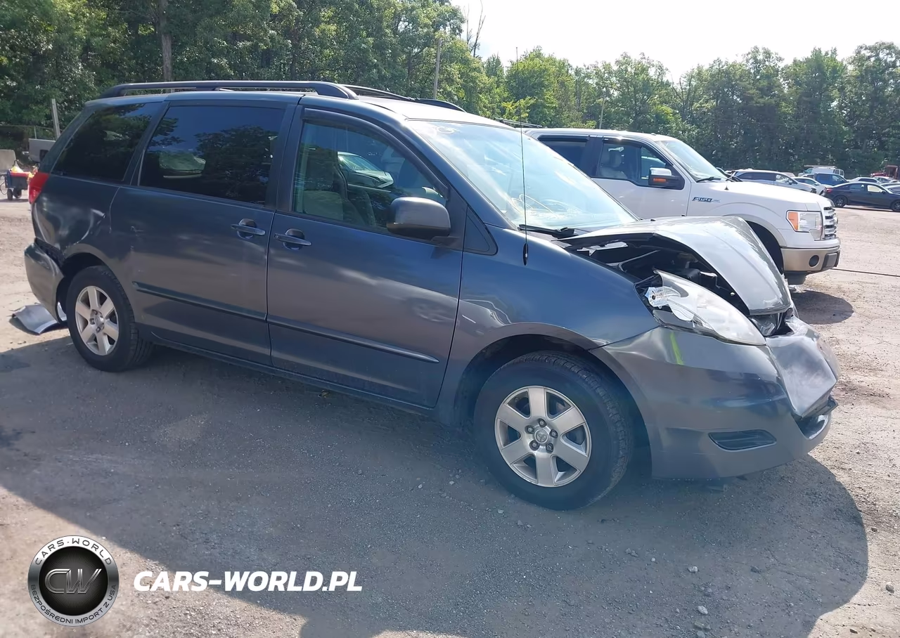 2009 Toyota Sienna Le – zdjęcie 1 z 16