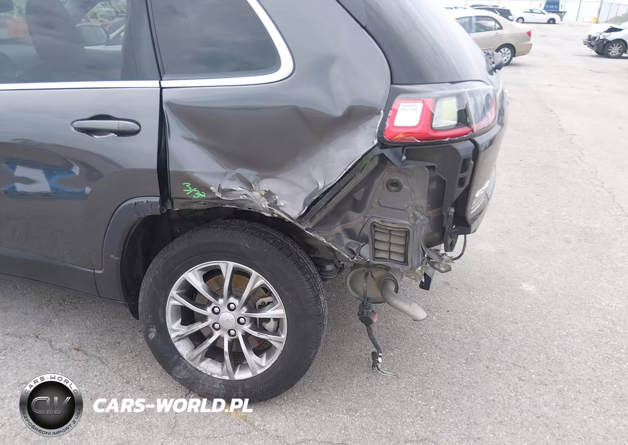 2021 Jeep Cherokee Latitude Plus 4X4 VIN:1C4PJMLB8MD117999 - 6