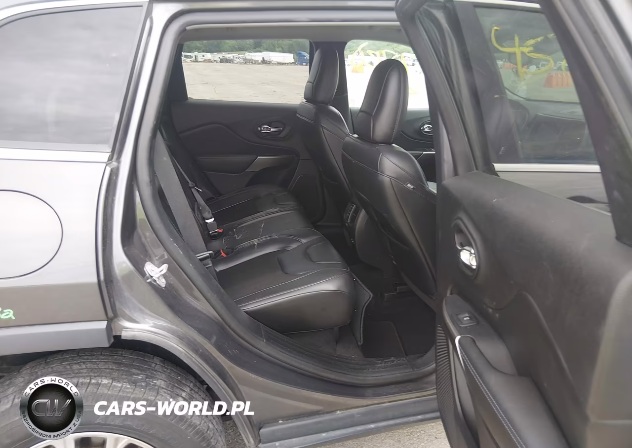 2021 Jeep Cherokee Latitude Plus 4X4 VIN:1C4PJMLB8MD117999 - 8