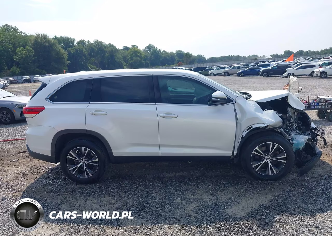 2019 Toyota Highlander Le VIN:5TDZZRFH4KS329590 - 13
