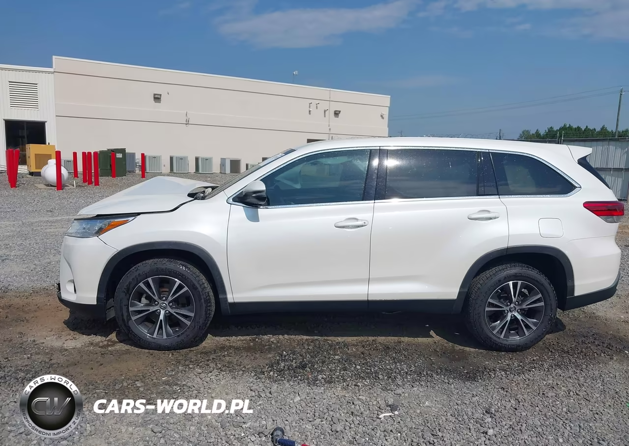 2019 Toyota Highlander Le VIN:5TDZZRFH4KS329590 - 14