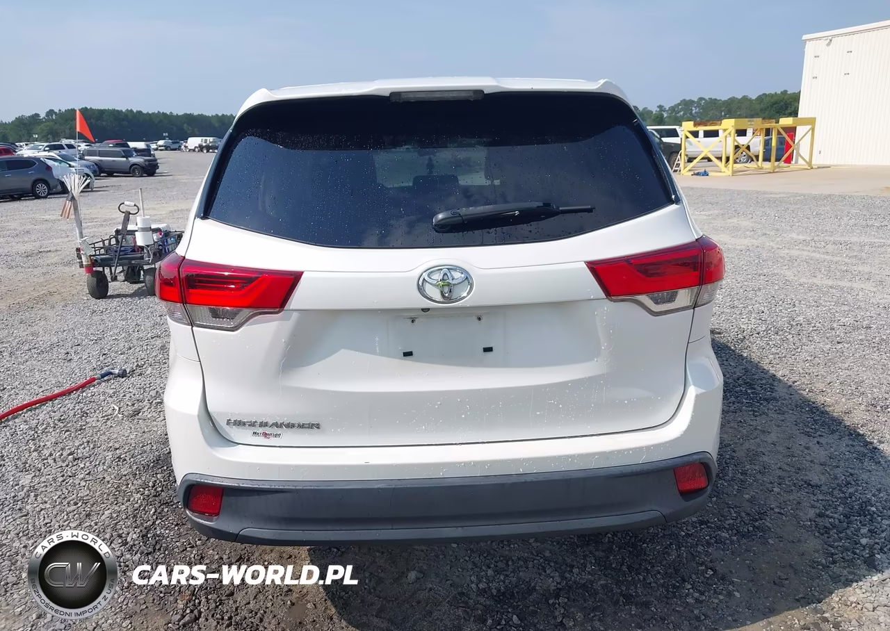 2019 Toyota Highlander Le VIN:5TDZZRFH4KS329590 - 16