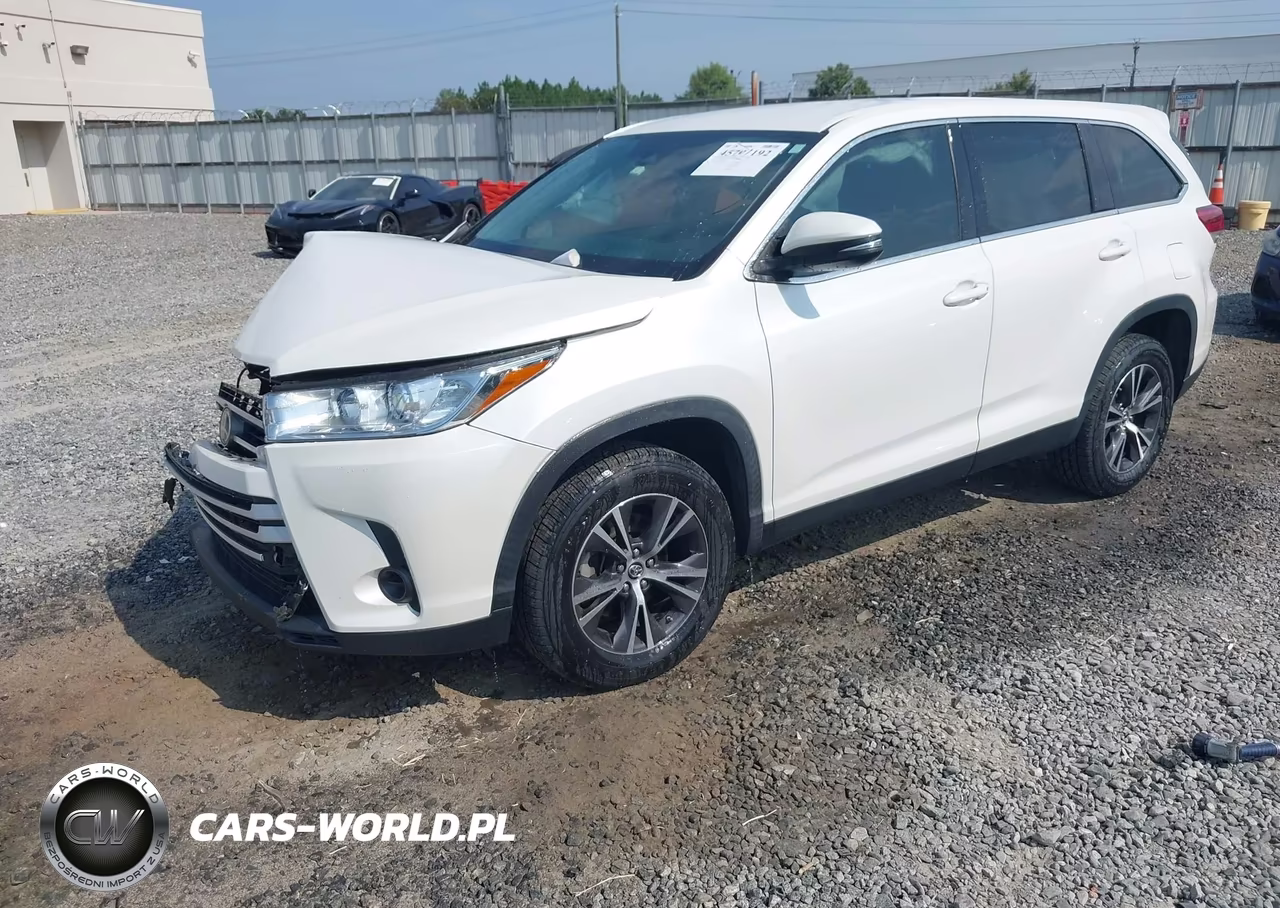 2019 Toyota Highlander Le VIN:5TDZZRFH4KS329590 - 2