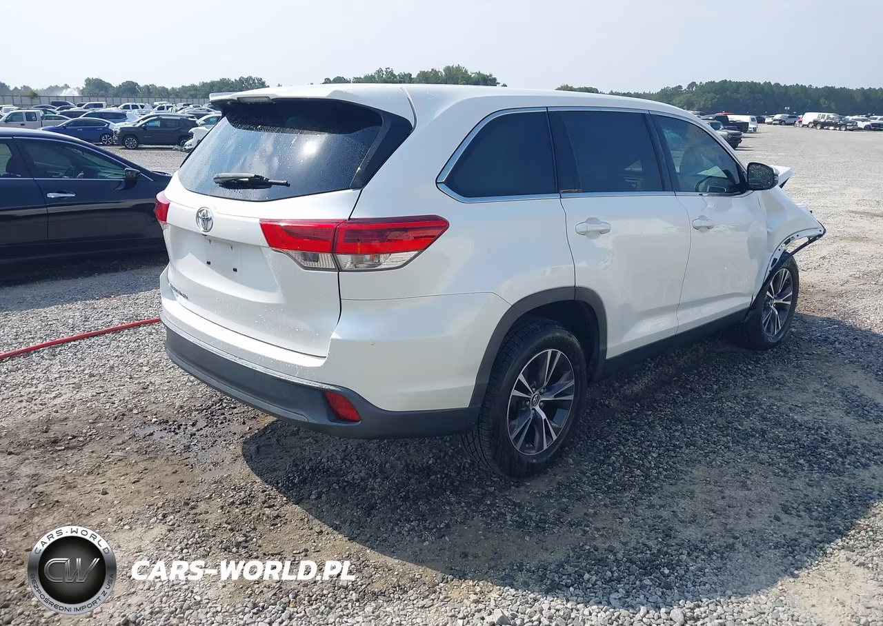 2019 Toyota Highlander Le VIN:5TDZZRFH4KS329590 - 4