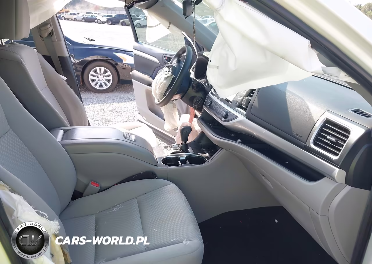 2019 Toyota Highlander Le VIN:5TDZZRFH4KS329590 - 5