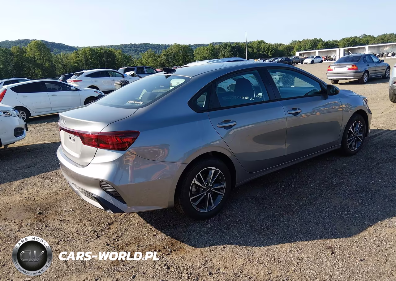 2024 Kia Forte Lxs VIN:3KPF24AD7RE760184 - 4