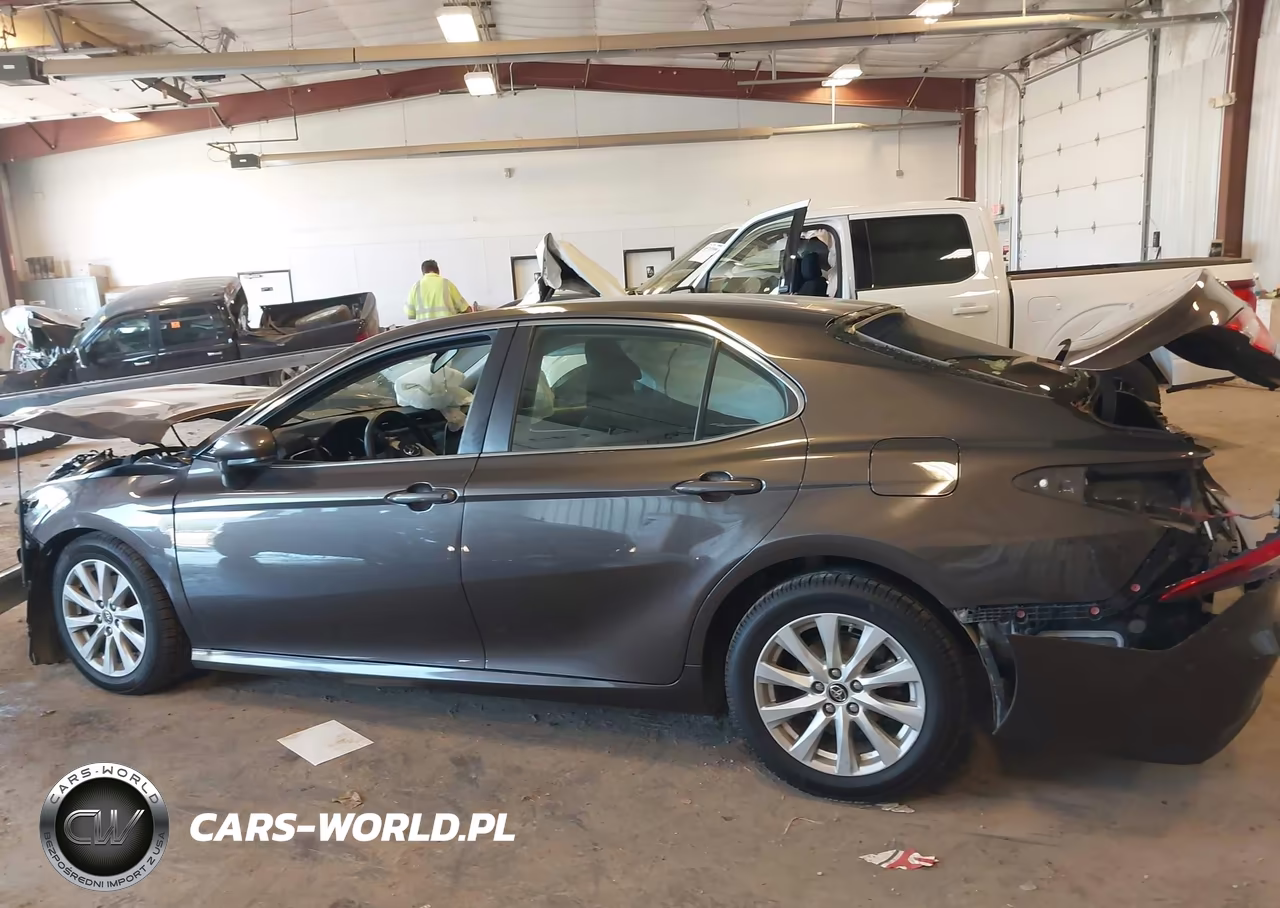 2018 Toyota Camry Le VIN:JTNB11HK7J3022431 - 14