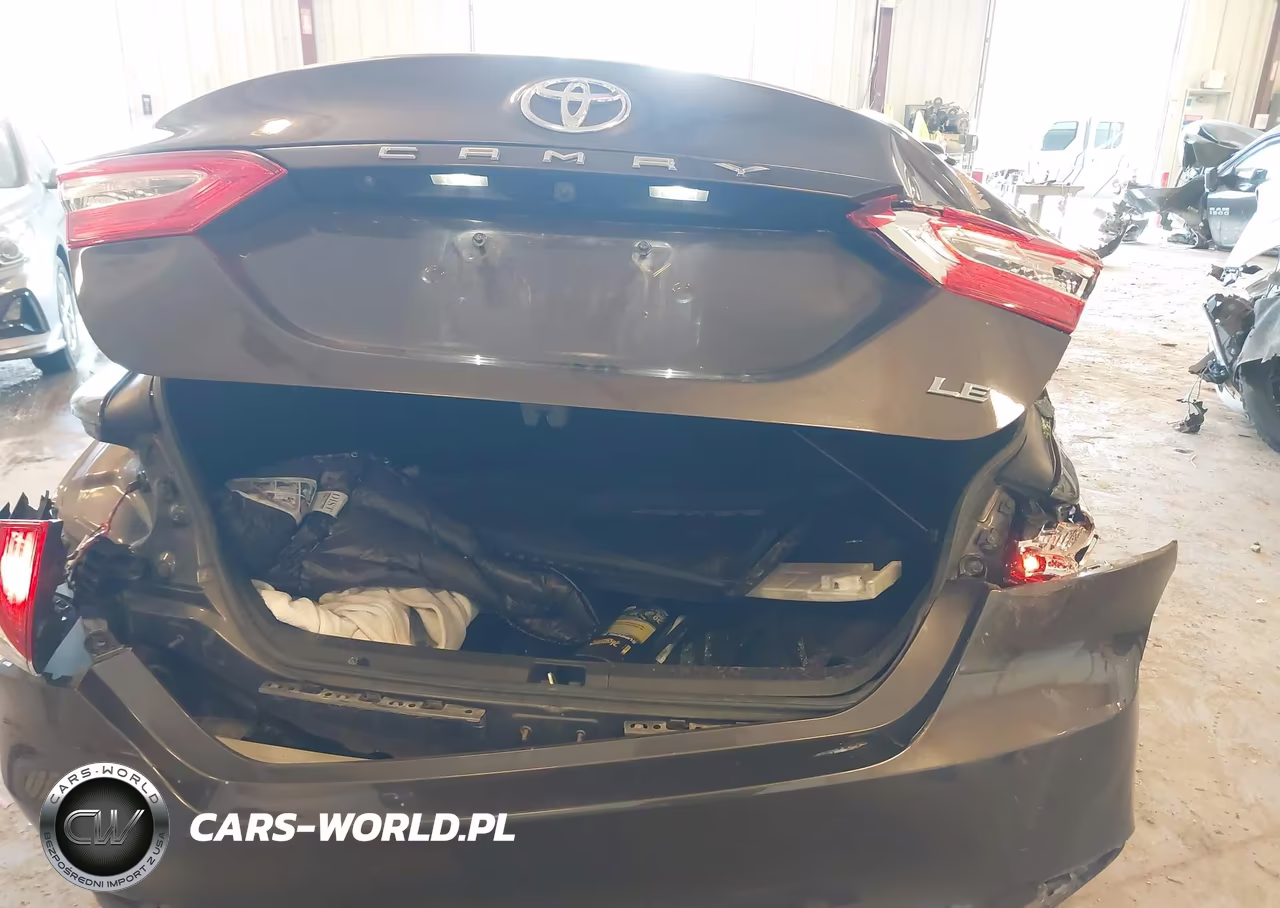 2018 Toyota Camry Le VIN:JTNB11HK7J3022431 - 16