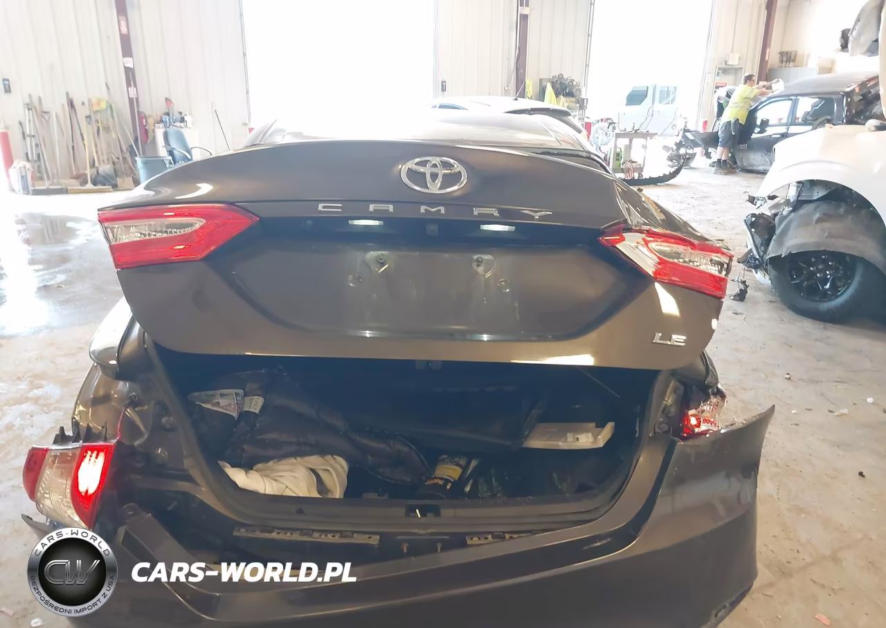 2018 Toyota Camry Le VIN:JTNB11HK7J3022431 - 6