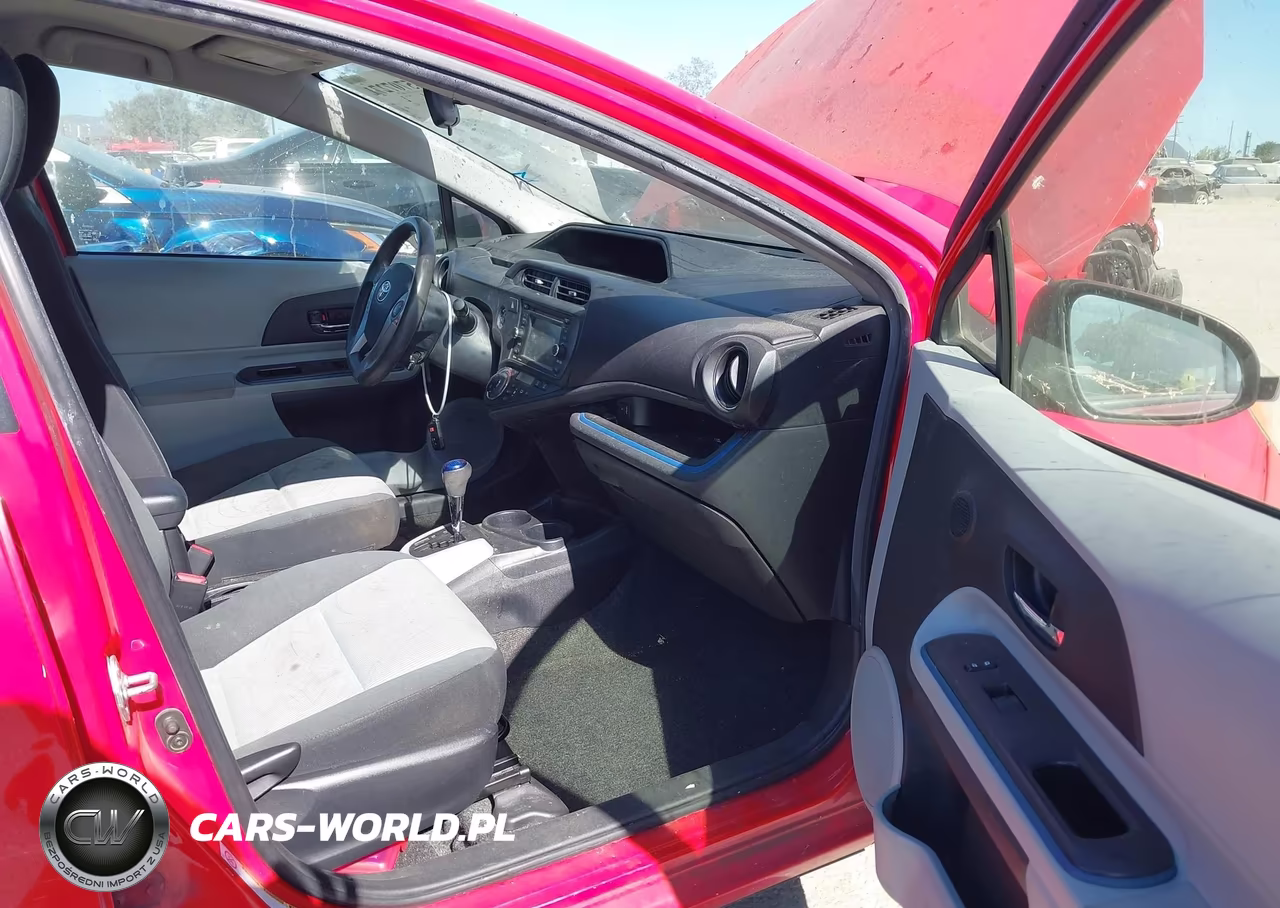 2013 Toyota Prius C Three VIN:JTDKDTB36D1542001 - 5