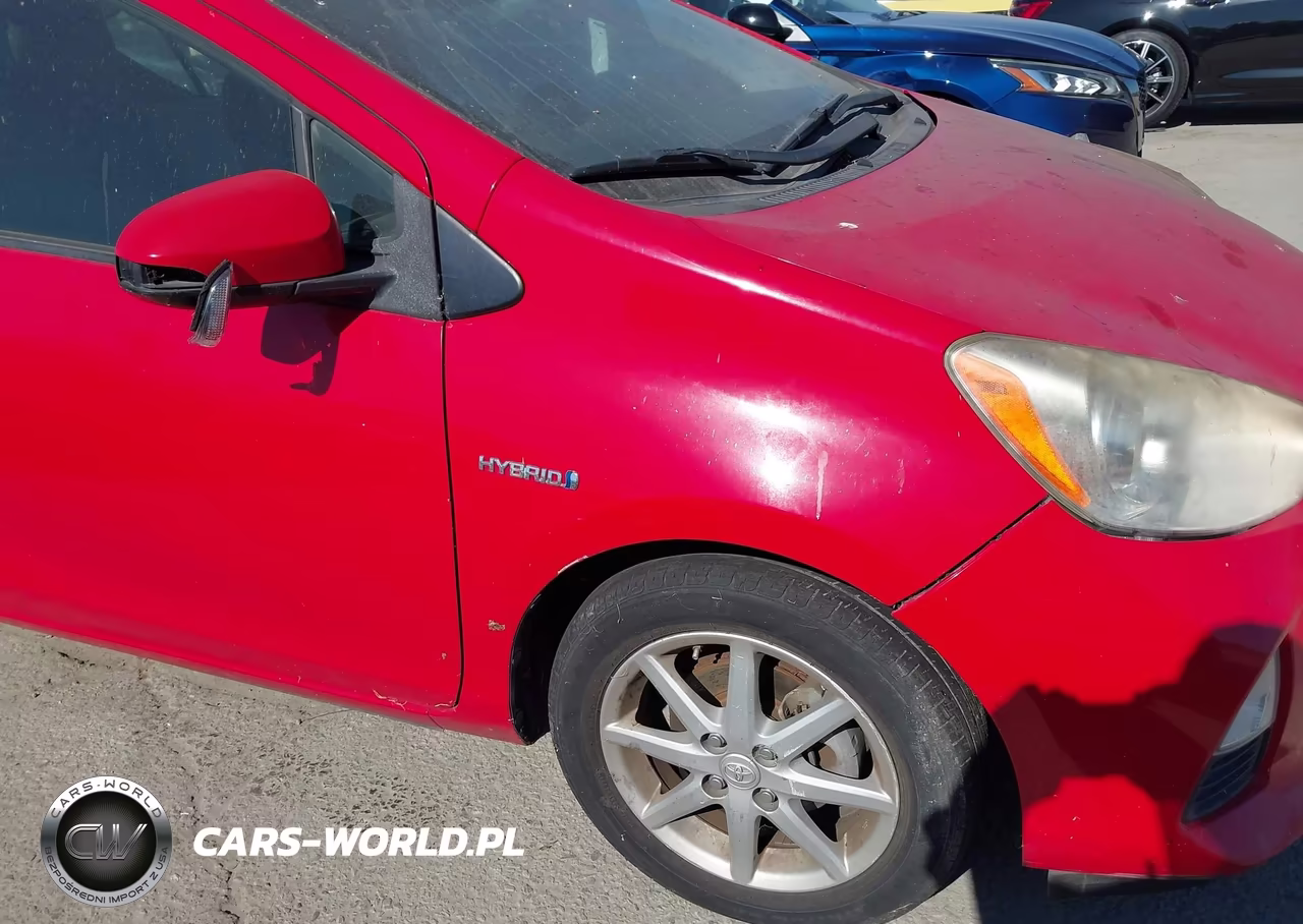 2013 Toyota Prius C Three VIN:JTDKDTB36D1542001 - 6