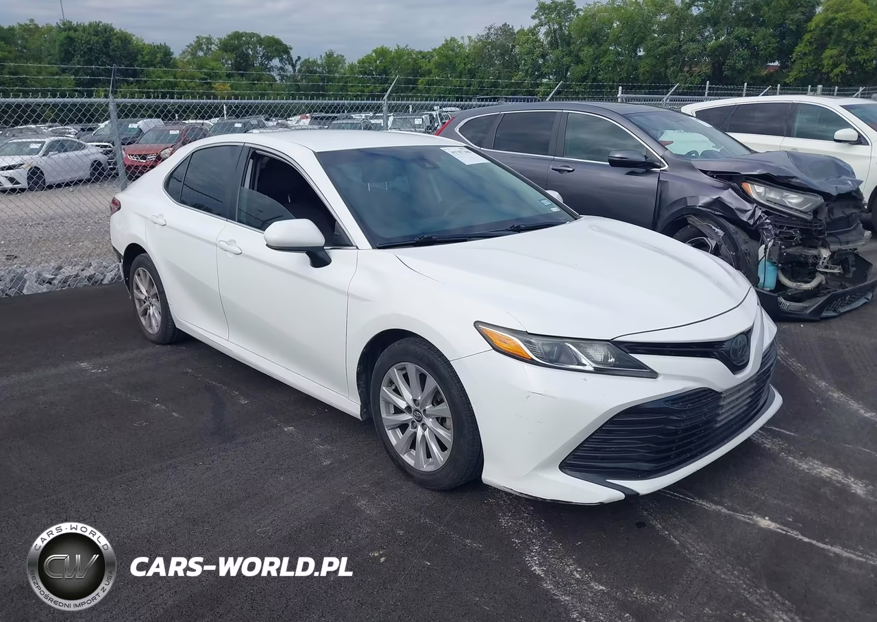 2020 Toyota Camry Le – zdjęcie 1 z 18