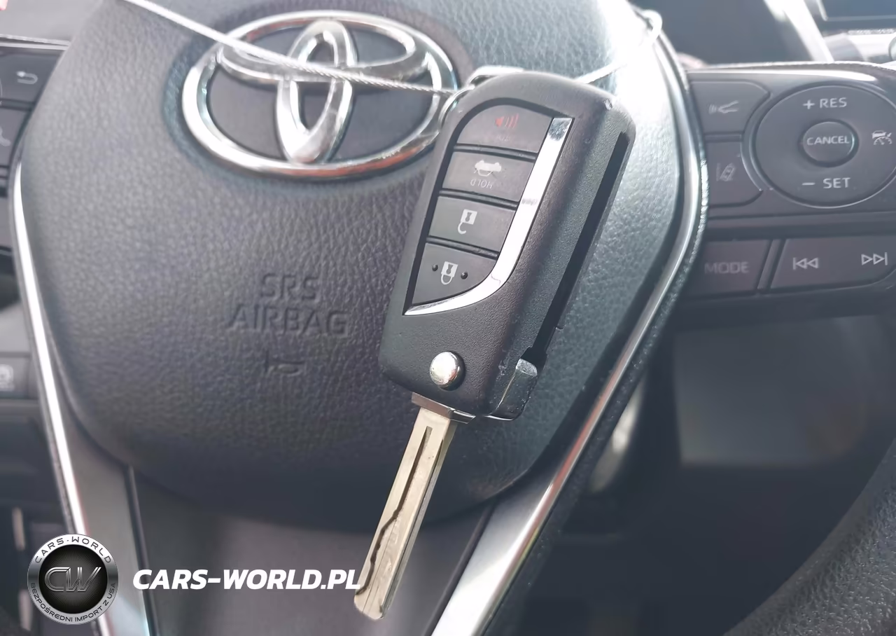 2020 Toyota Camry Le VIN:4T1C11AK3LU889384 - 11