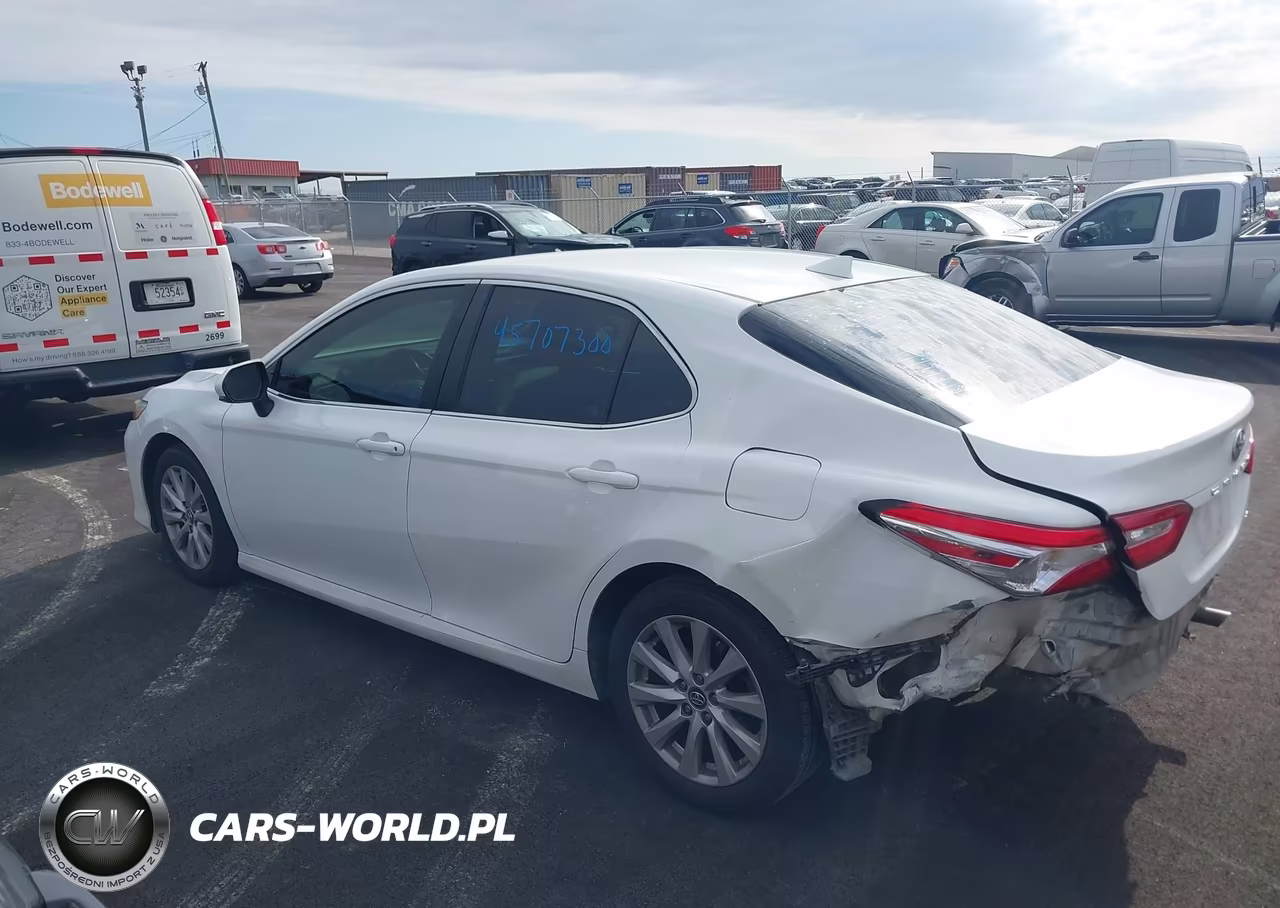 2020 Toyota Camry Le VIN:4T1C11AK3LU889384 - 14