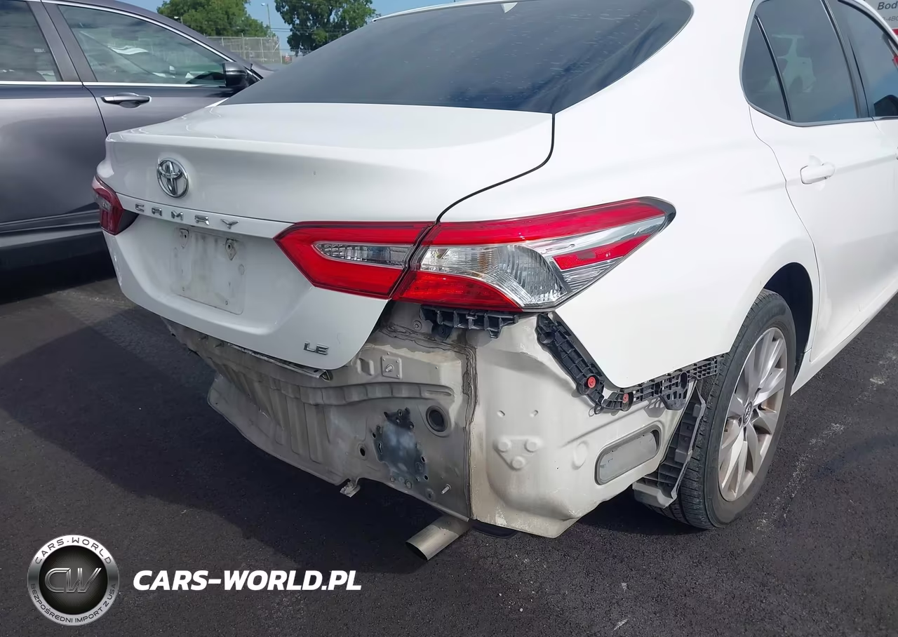 2020 Toyota Camry Le VIN:4T1C11AK3LU889384 - 18
