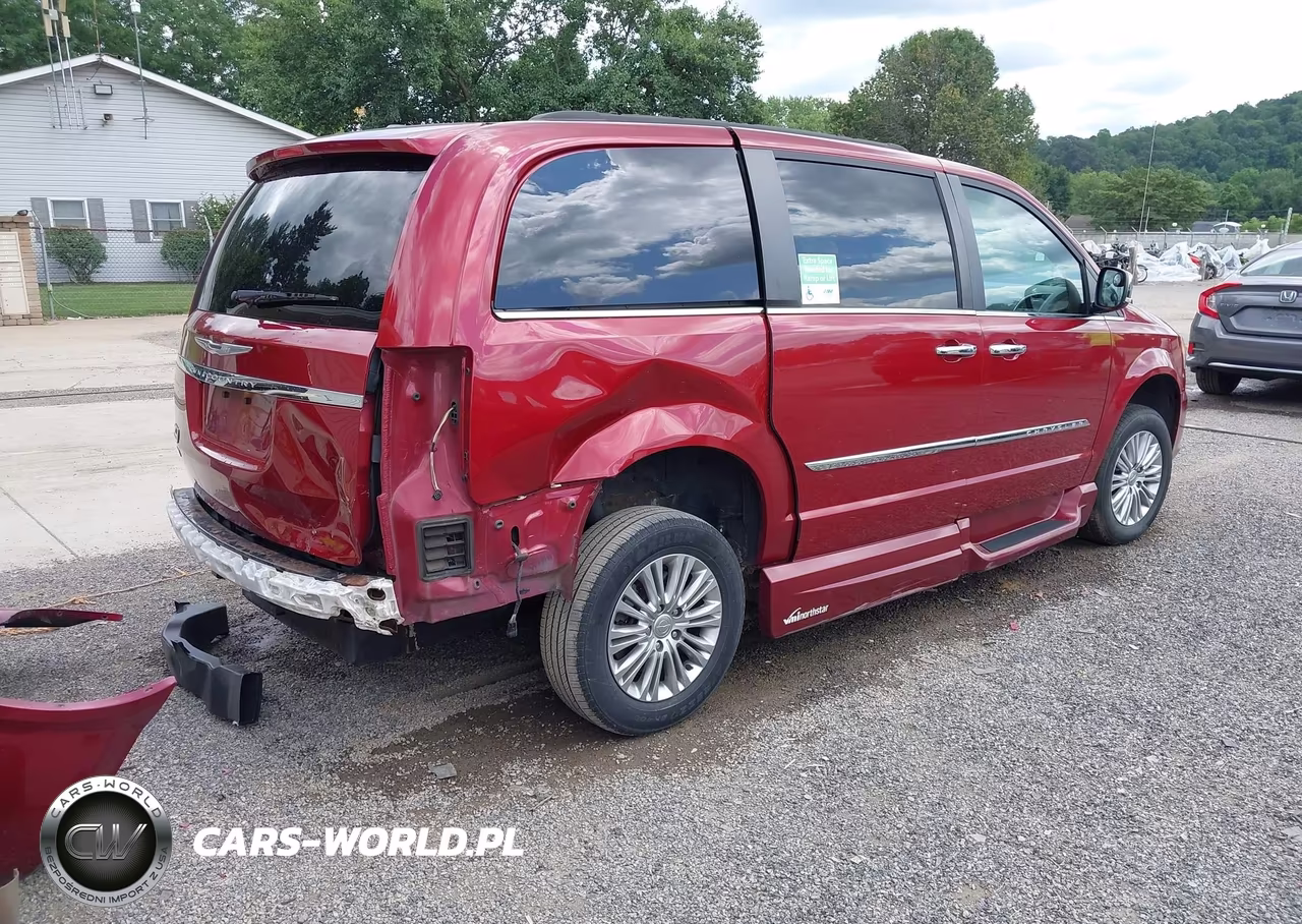2015 Chrysler Town & Country Touring-L VIN:2C4RC1CG5FR721149 - 4