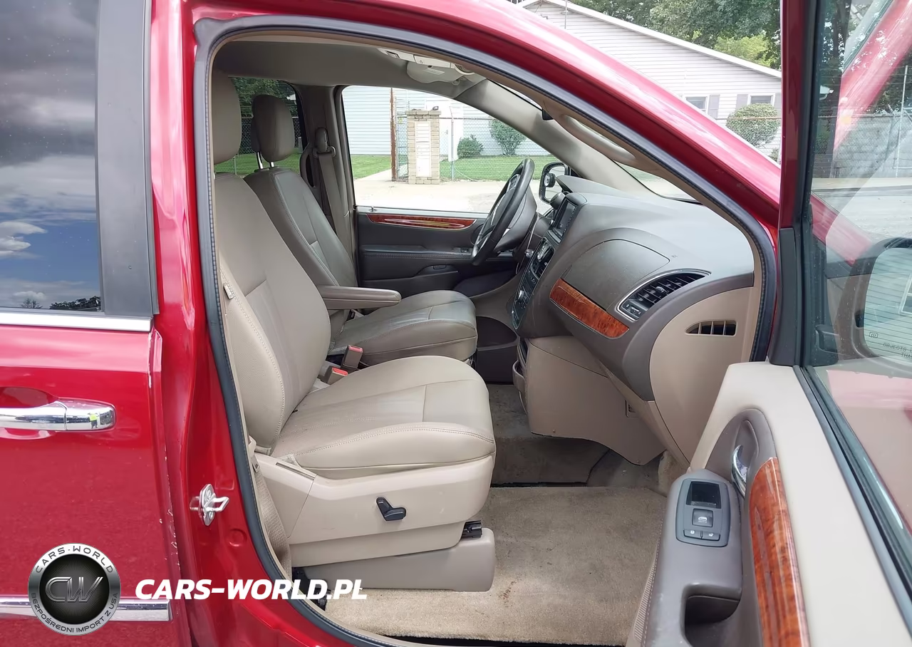2015 Chrysler Town & Country Touring-L VIN:2C4RC1CG5FR721149 - 5