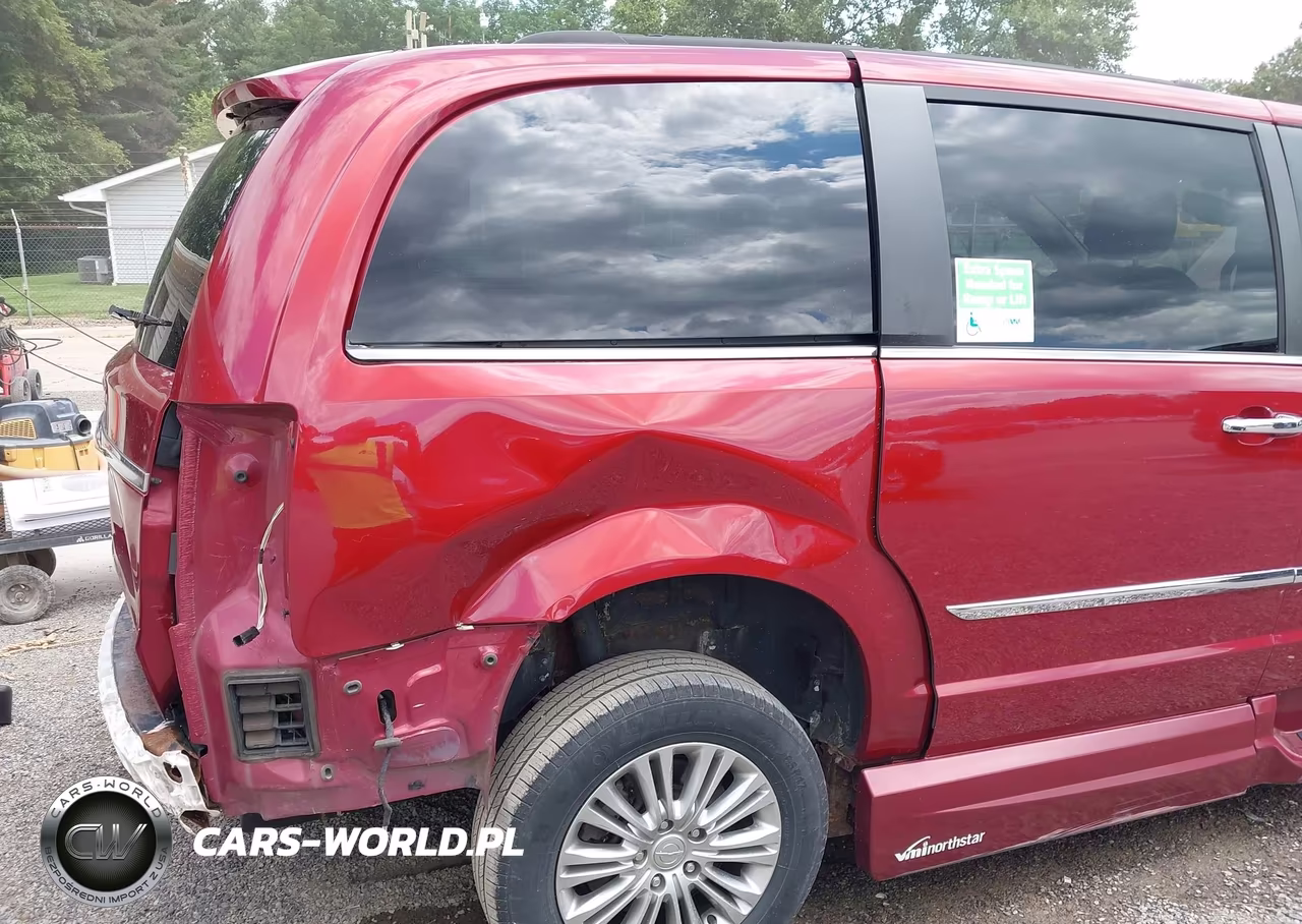 2015 Chrysler Town & Country Touring-L VIN:2C4RC1CG5FR721149 - 6