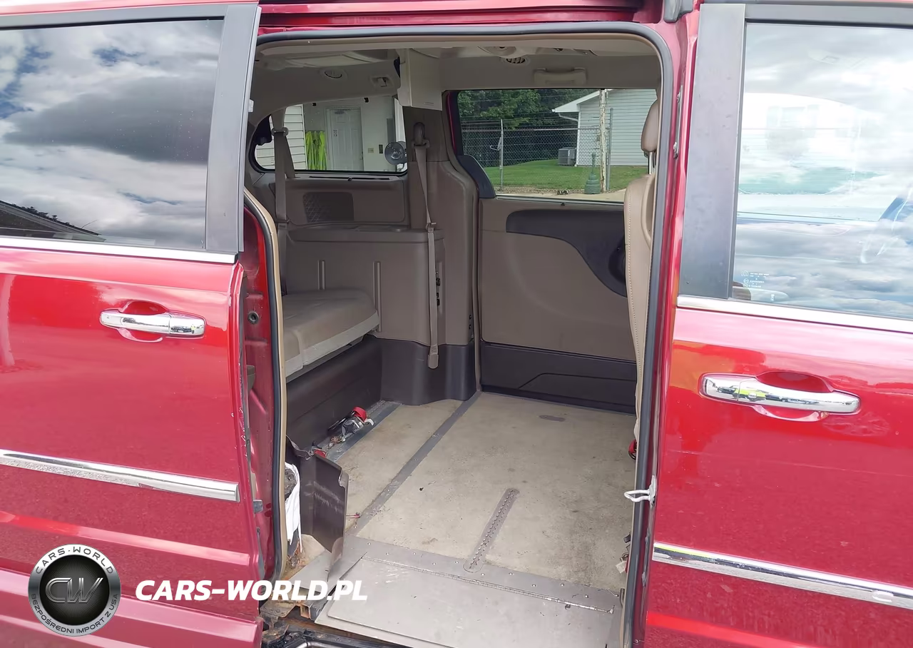 2015 Chrysler Town & Country Touring-L VIN:2C4RC1CG5FR721149 - 8