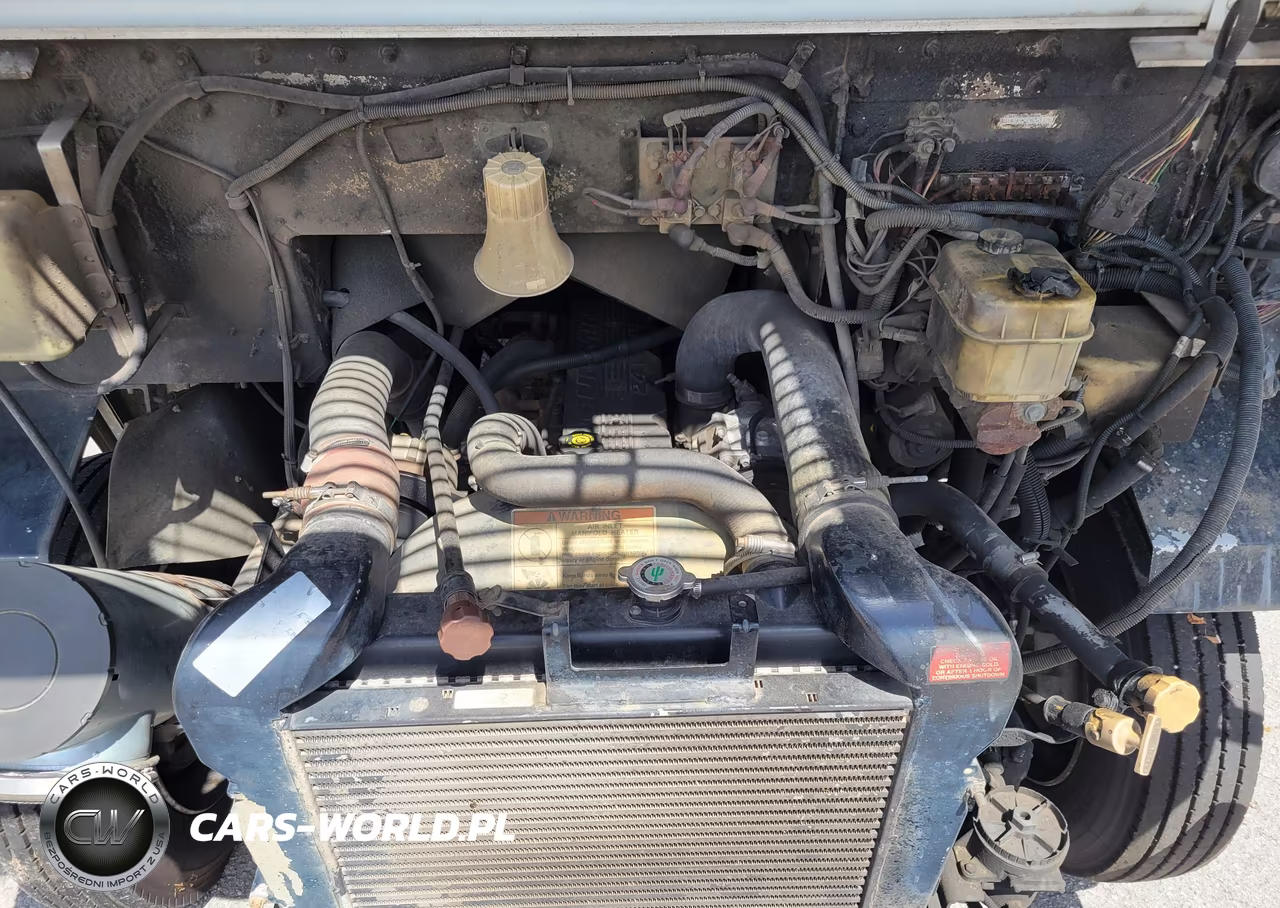 2000 Freightliner Chassis M Line Walk-In Van VIN:4UZA5FBC2YCG83263 - 10