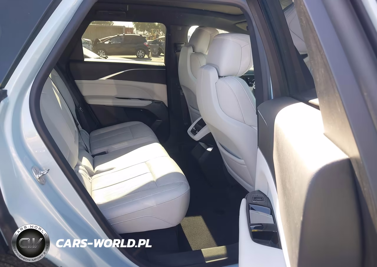 2024 Cadillac Lyriq Luxury W-1Sc VIN:1GYKPPRK6RZ114976 - 8