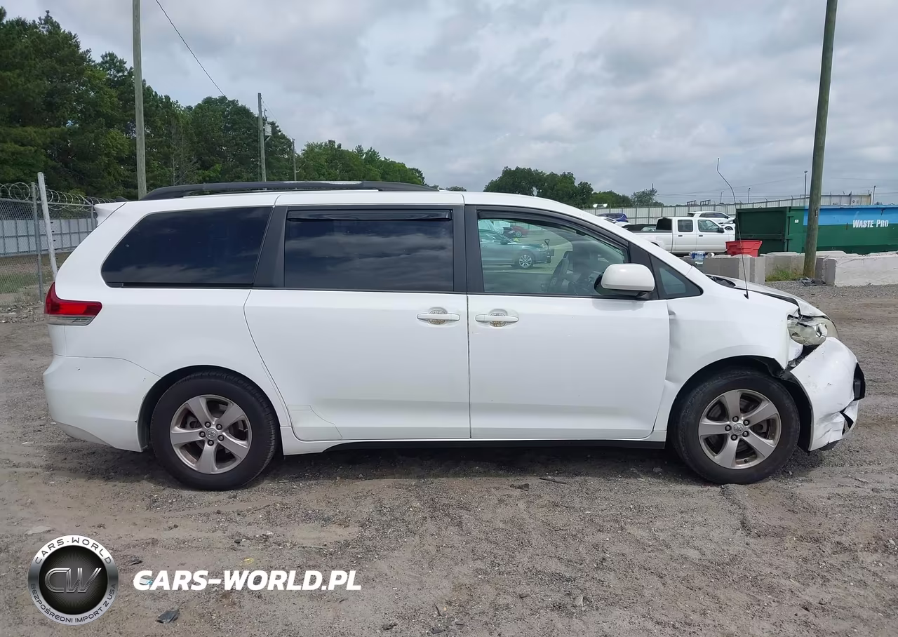2013 Toyota Sienna Le V6 8 Passenger VIN:5TDKK3DC1DS300397 - 13