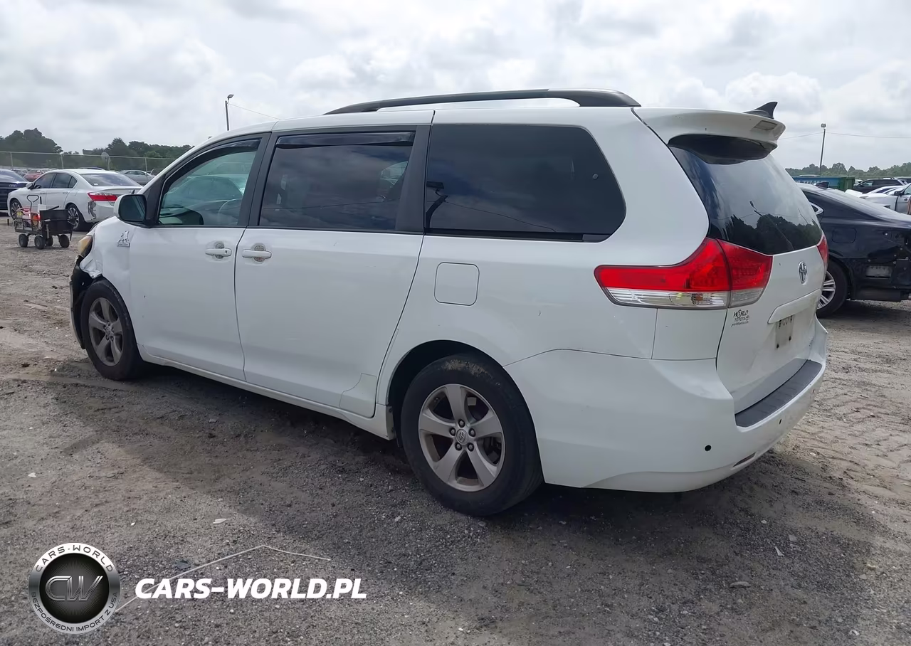 2013 Toyota Sienna Le V6 8 Passenger VIN:5TDKK3DC1DS300397 - 3
