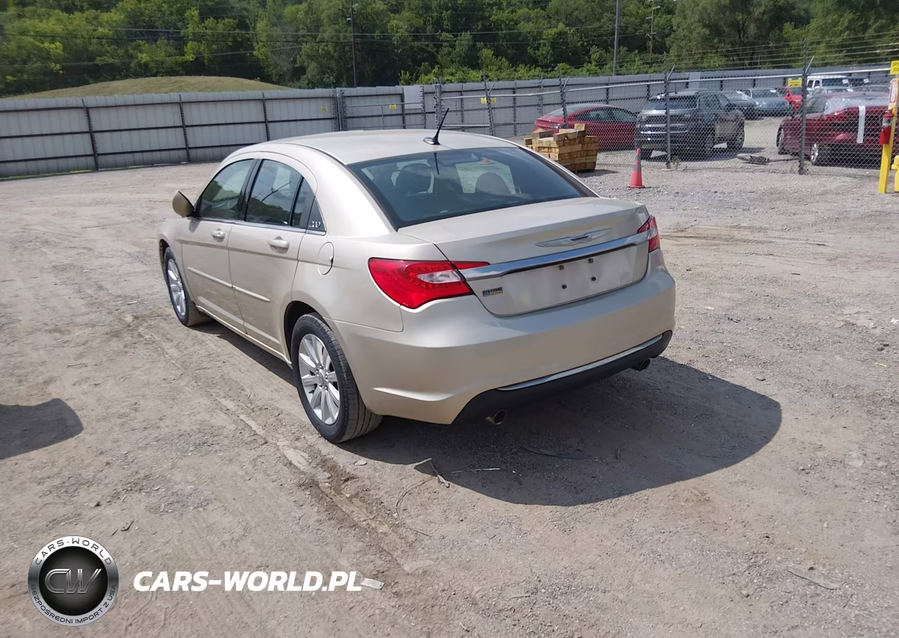 2014 Chrysler 200 Touring VIN:1C3CCBBG3EN195522 - 3