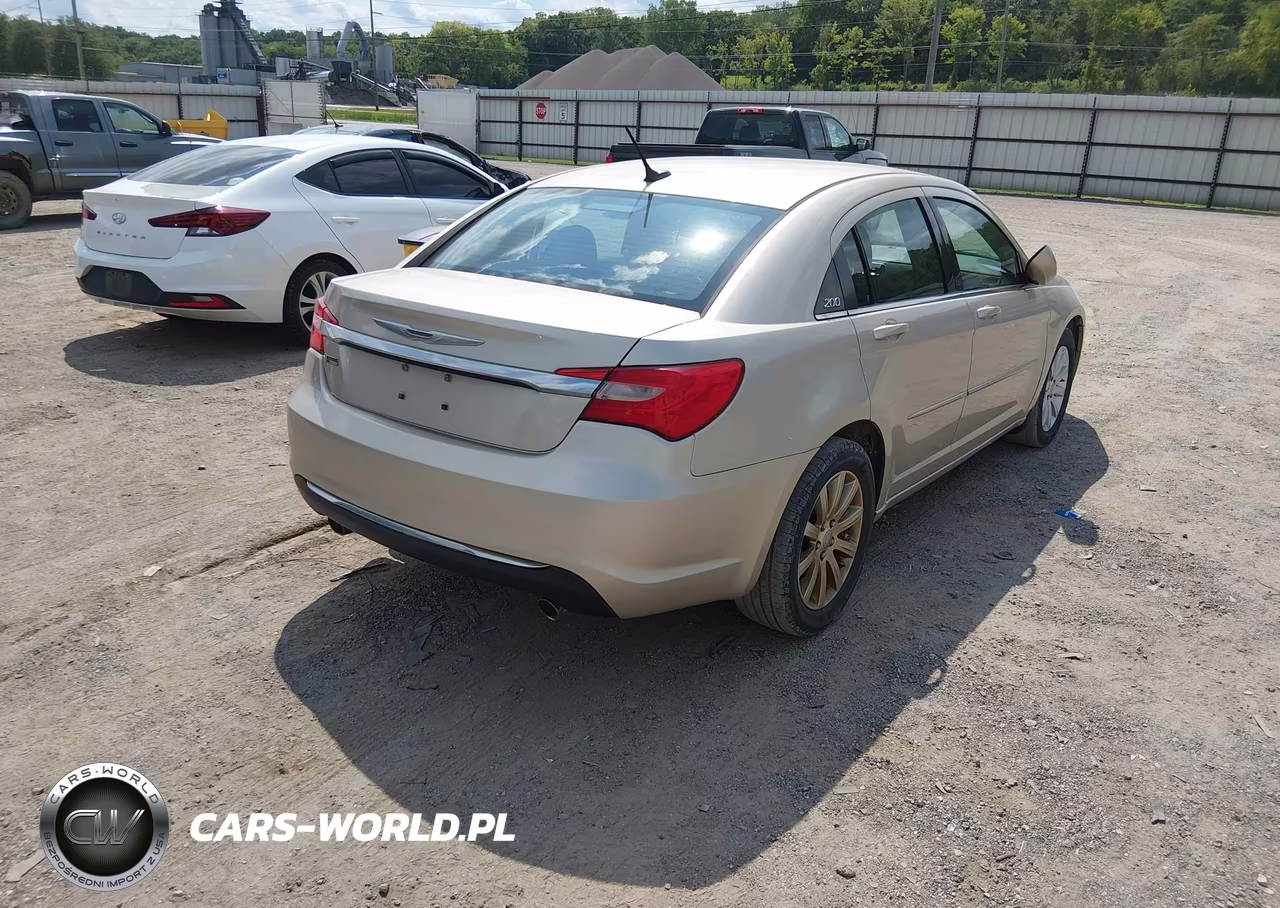 2014 Chrysler 200 Touring VIN:1C3CCBBG3EN195522 - 4