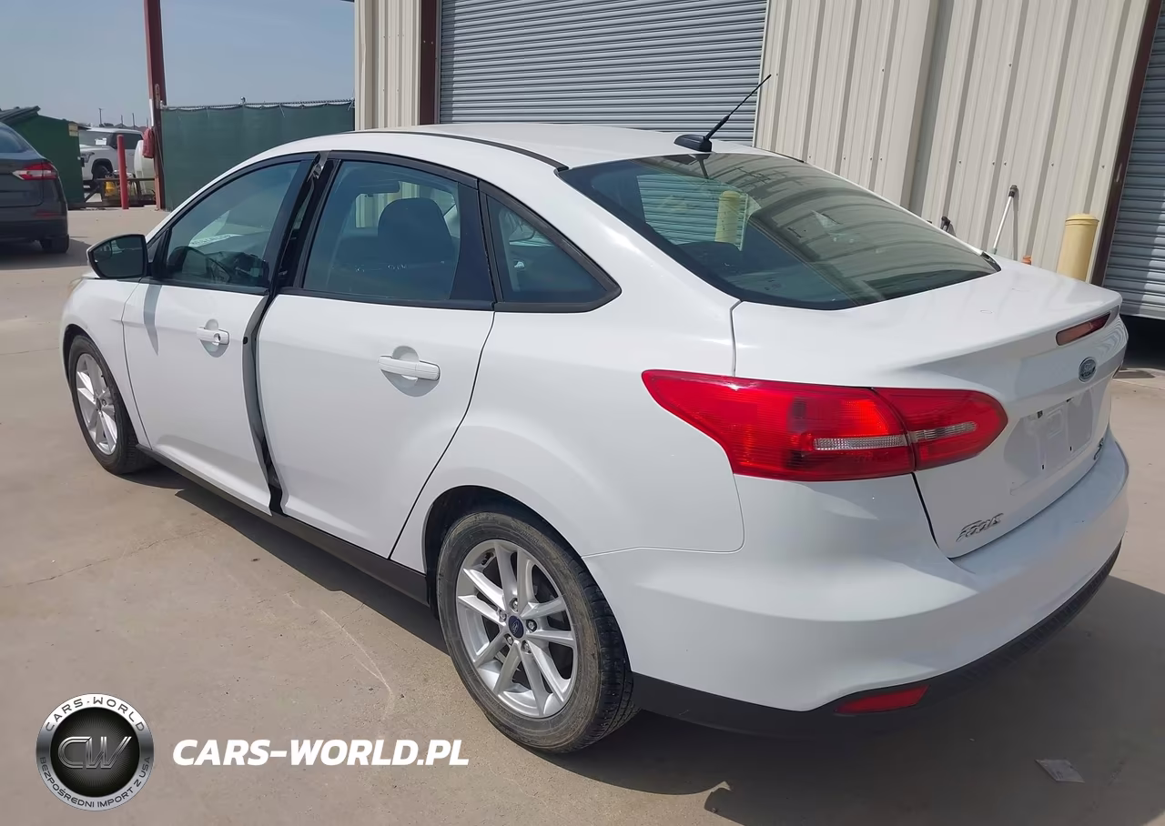 2016 Ford Focus Se VIN:1FADP3F23GL340975 - 3