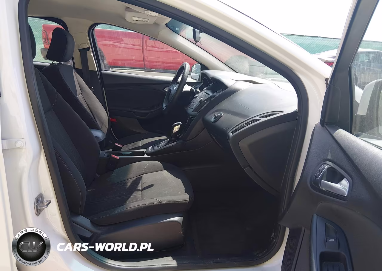 2016 Ford Focus Se VIN:1FADP3F23GL340975 - 5