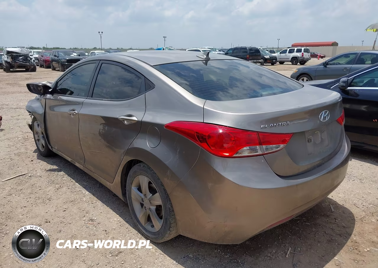 2013 Hyundai Elantra Gls VIN:5NPDH4AE2DH272649 - 3