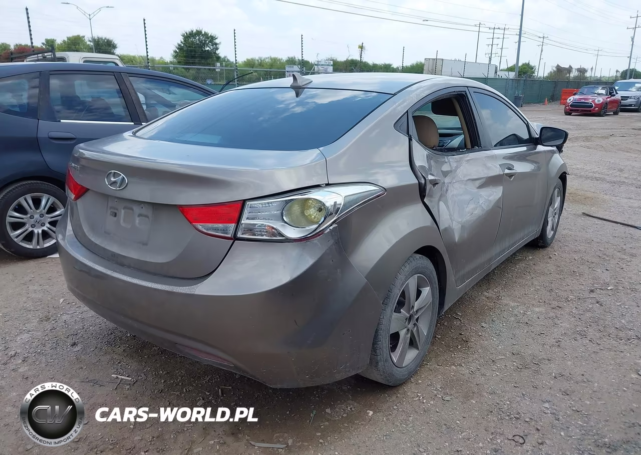2013 Hyundai Elantra Gls VIN:5NPDH4AE2DH272649 - 4