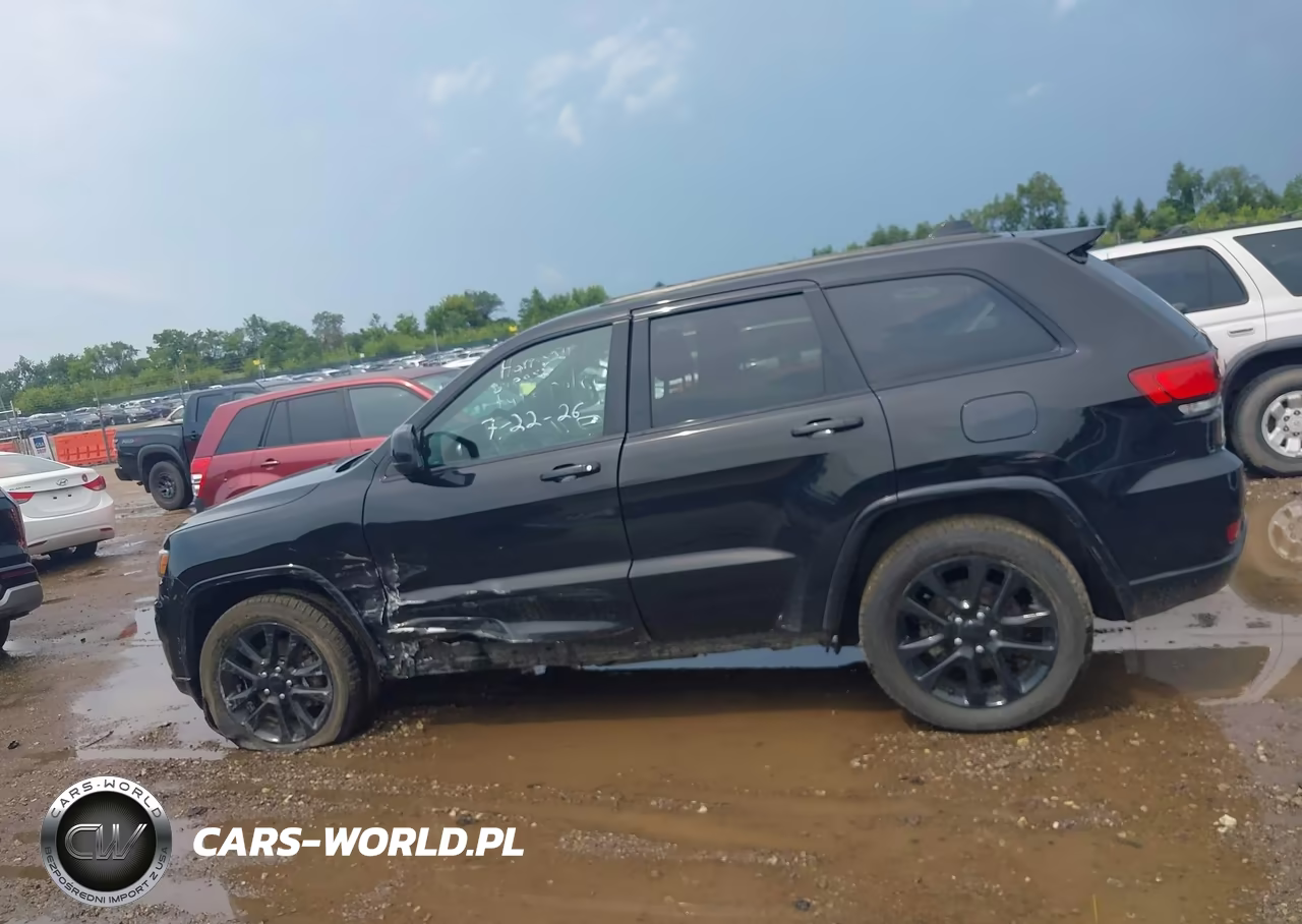 2018 Jeep Grand Cherokee Altitude 4X4 VIN:1C4RJFAG3JC215021 - 14