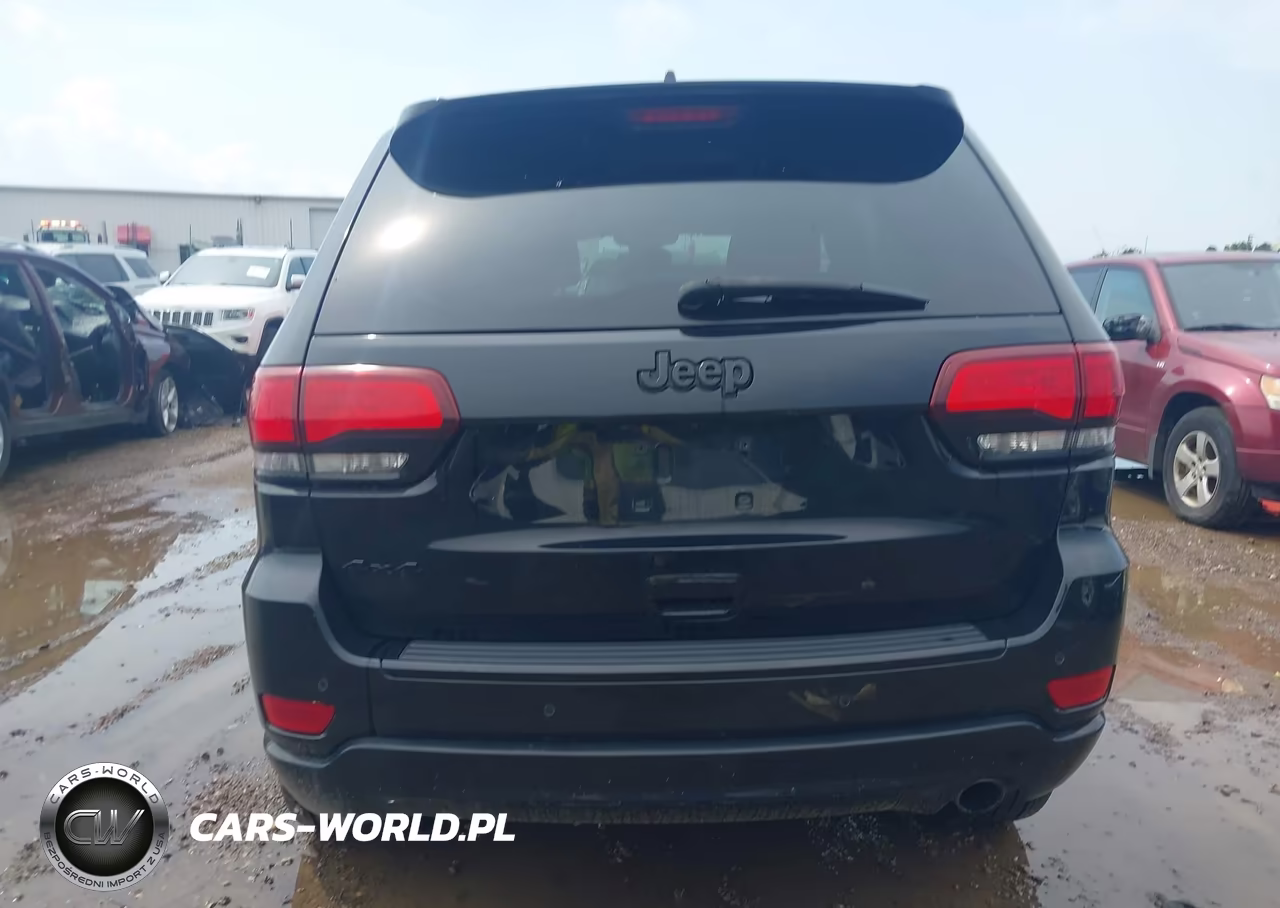 2018 Jeep Grand Cherokee Altitude 4X4 VIN:1C4RJFAG3JC215021 - 16