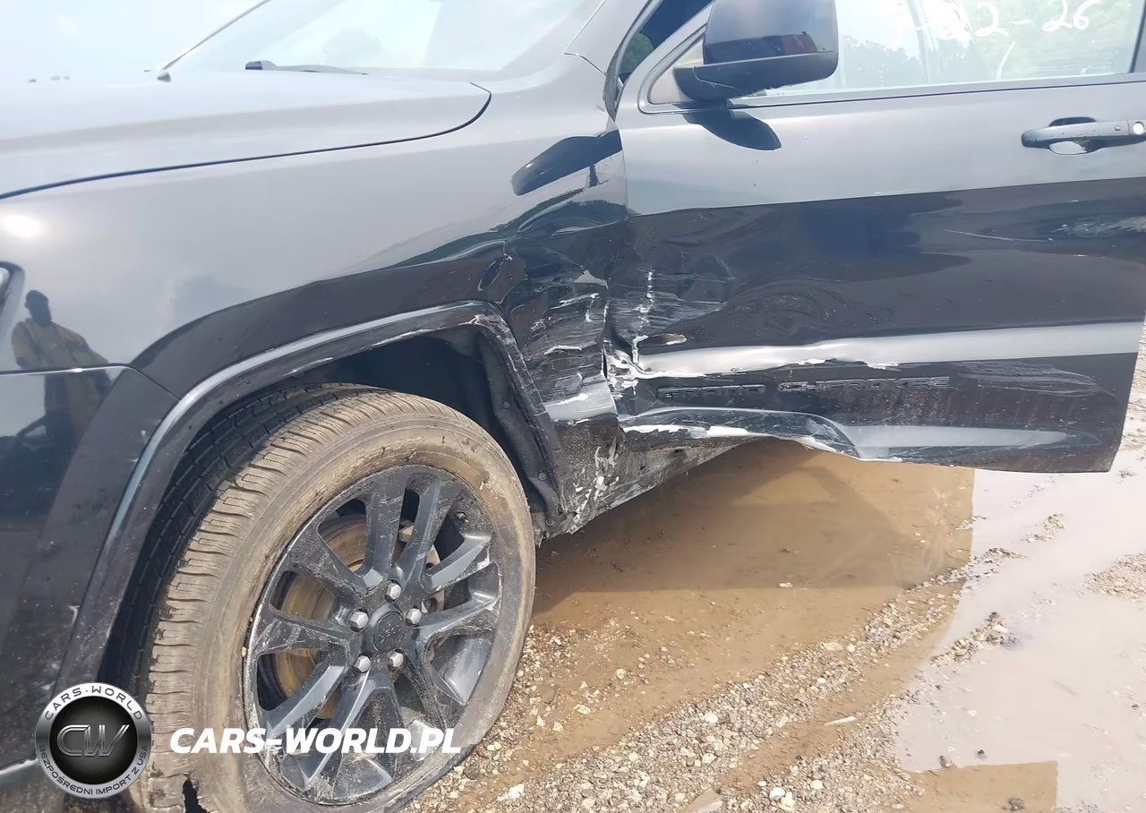 2018 Jeep Grand Cherokee Altitude 4X4 VIN:1C4RJFAG3JC215021 - 6