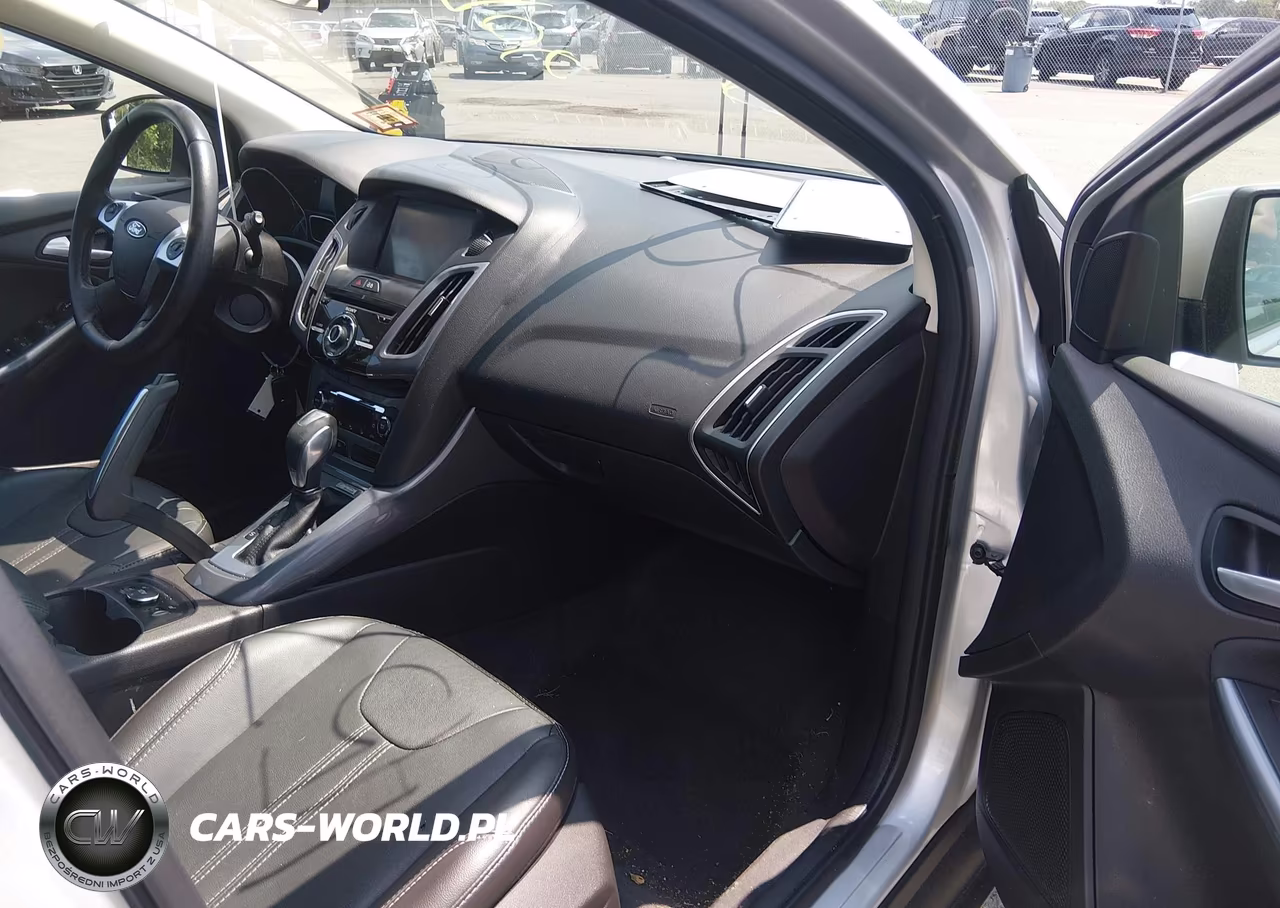 2014 Ford Focus Titanium VIN:1FADP3N26EL146830 - 5