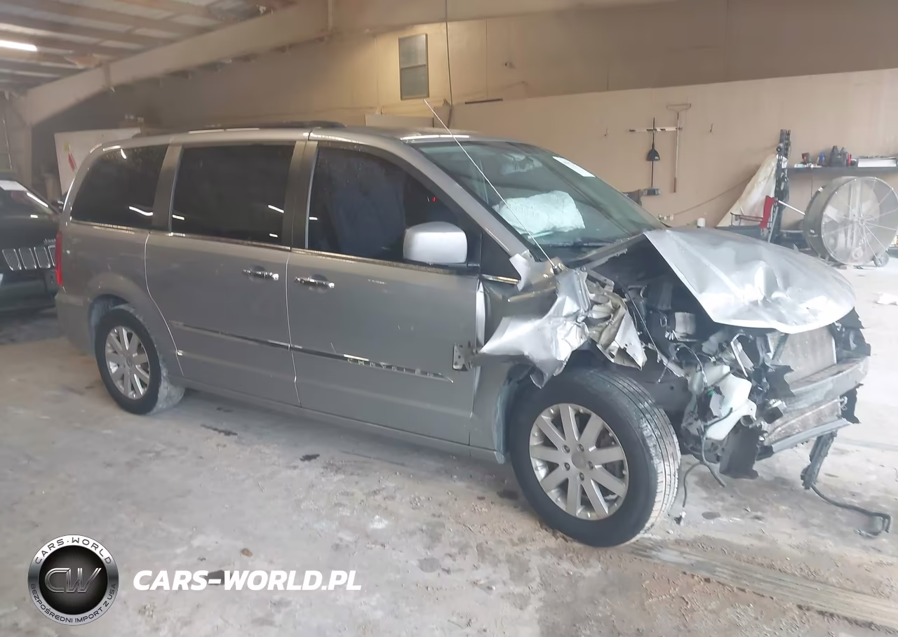 2016 Chrysler Town & Country Touring – zdjęcie 1 z 17