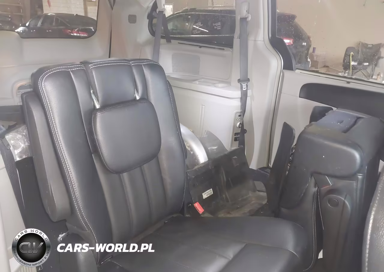 2016 Chrysler Town & Country Touring VIN:2C4RC1BGXGR247119 - 8