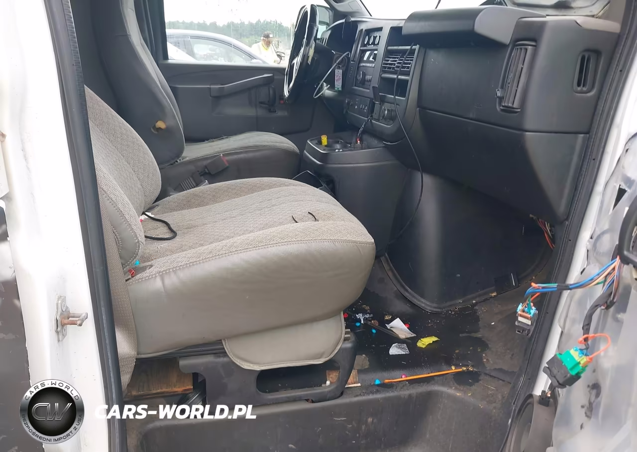 2018 Chevrolet Express 2500 Work Van VIN:1GCWGAFG3J1209356 - 5
