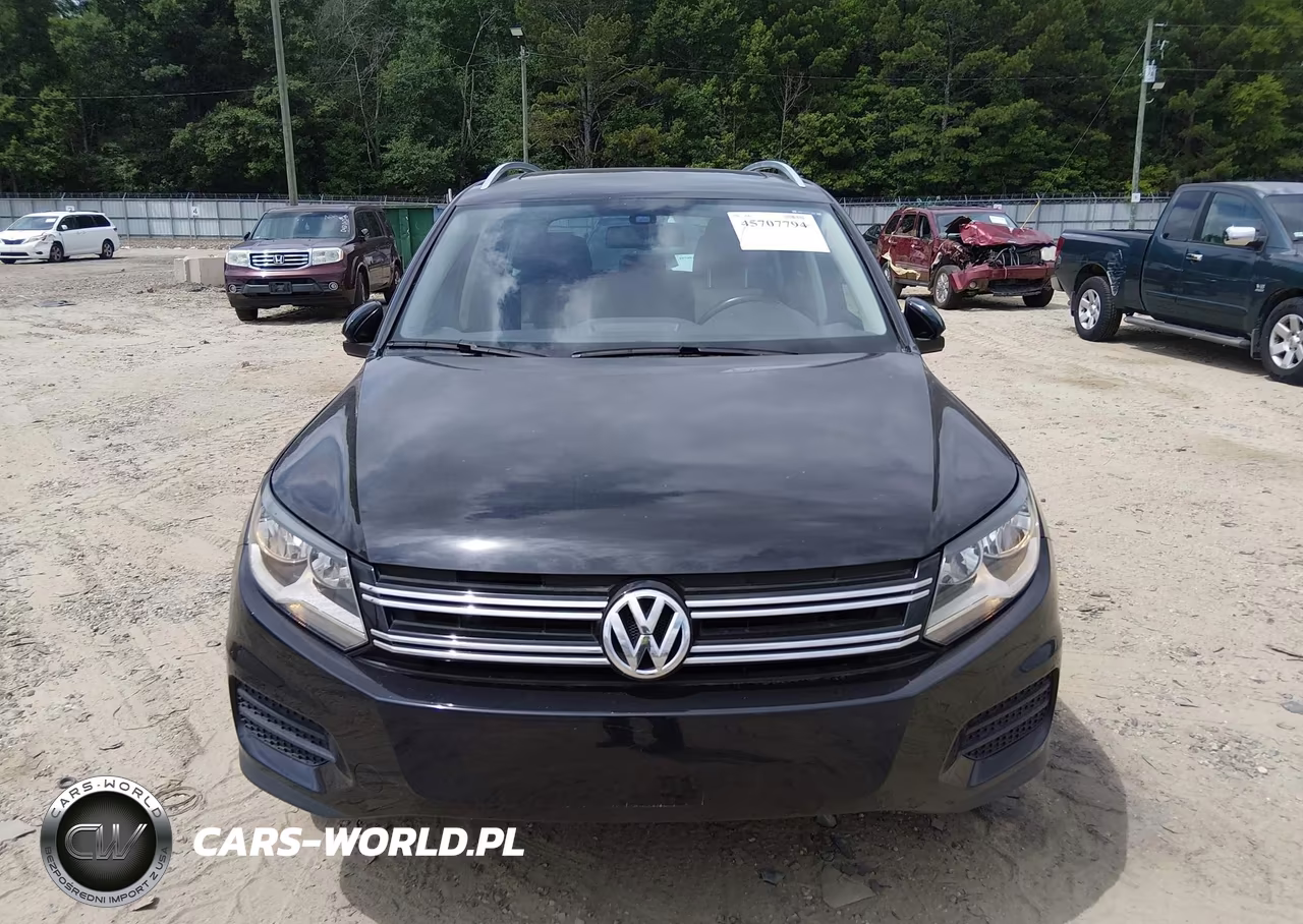 2017 Volkswagen Tiguan 2.0T Wolfsburg Edition VIN:WVGRV7AX8HK008971 - 6