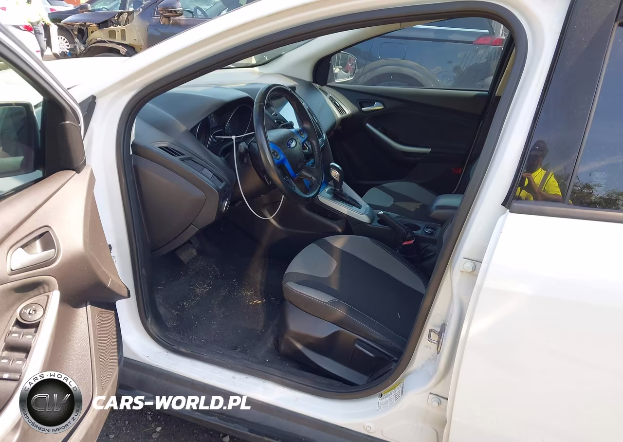 2012 Ford Focus Se VIN:1FAHP3K23CL182414 - 5