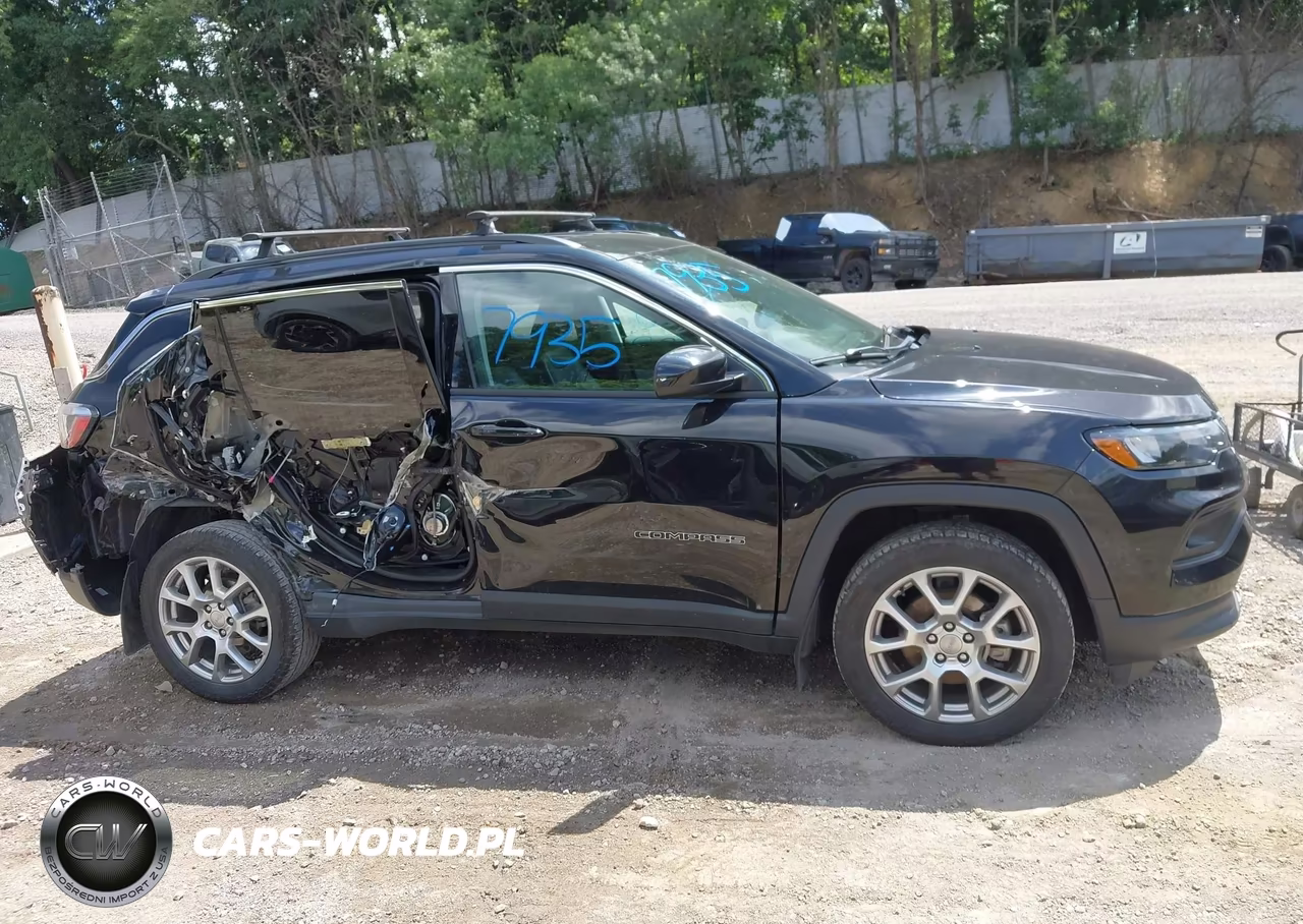 2022 Jeep Compass Latitude Lux 4X4 VIN:3C4NJDFB6NT194501 - 13