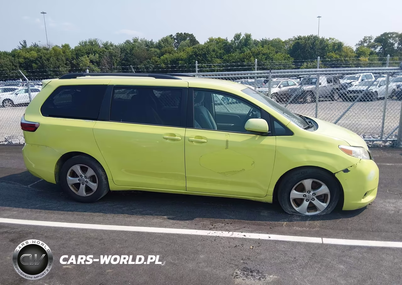 2015 Toyota Sienna Le 8 Passenger VIN:5TDKK3DC5FS644656 - 13