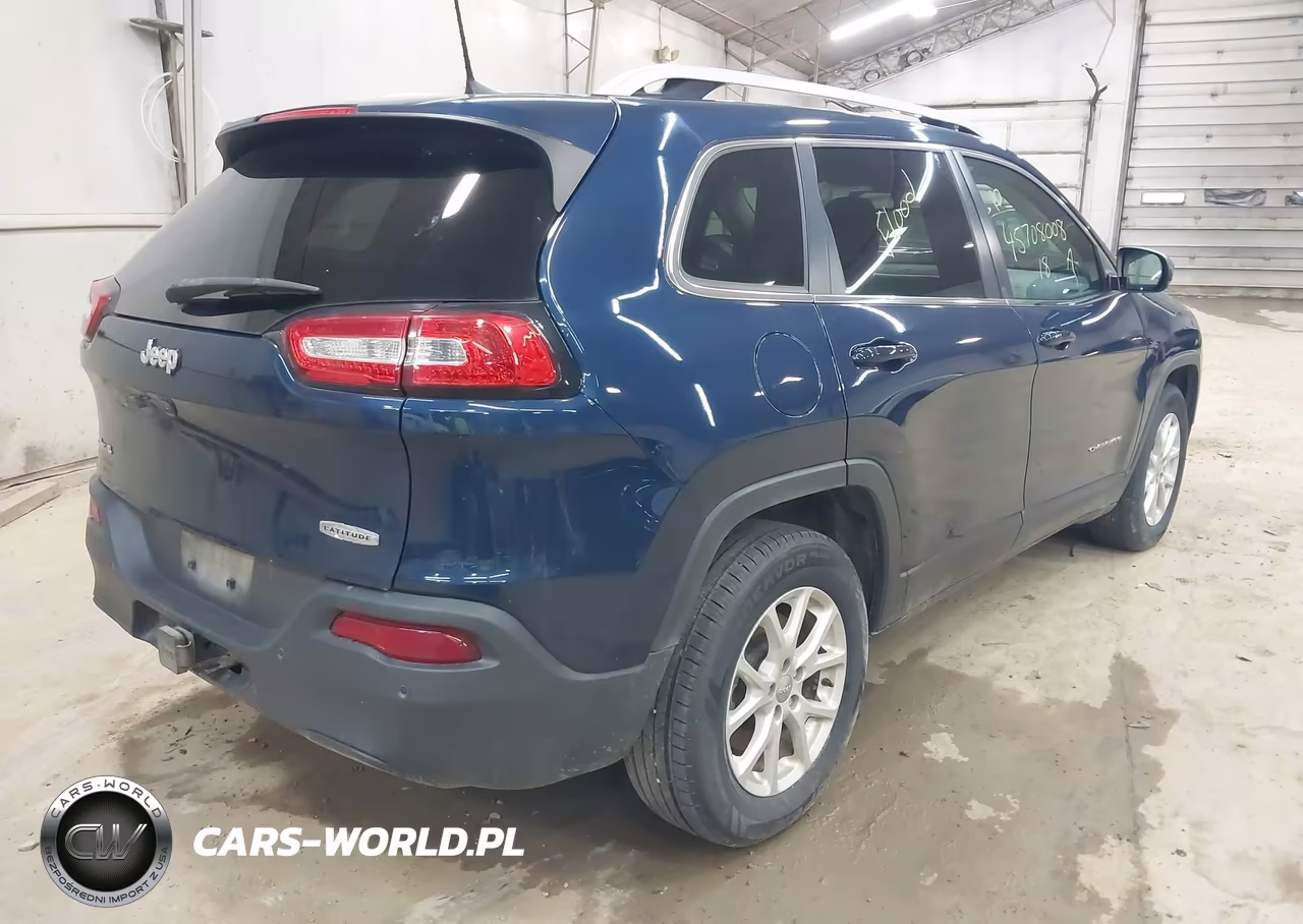 2018 Jeep Cherokee Latitude Plus 4X4 VIN:1C4PJMLB7JD541329 - 4